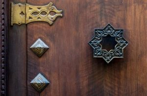 The Essential Guide to Lift Hinges