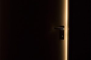 Mastering Door Hinges for Hidden Doors: Essential Guide