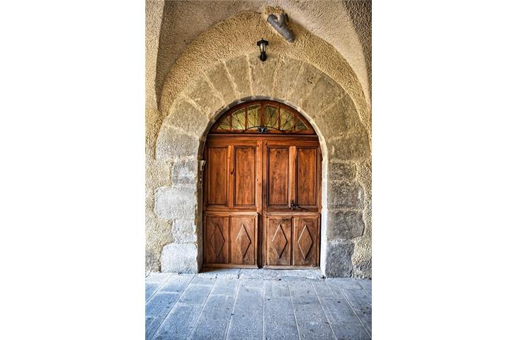hidden latch door