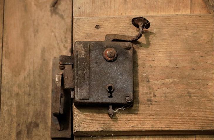 oven handle lock medical door