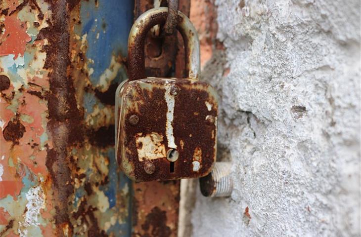 door lock with combination and key