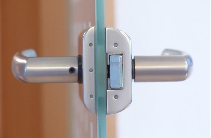 heavy duty door handles and locks