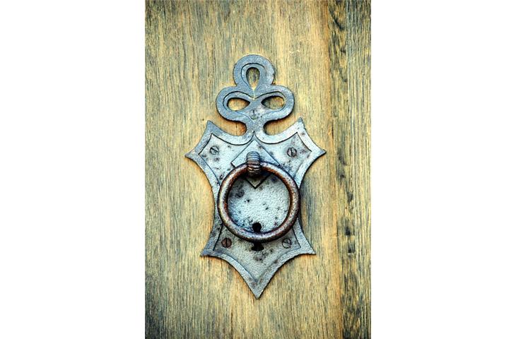 lock and key door handle