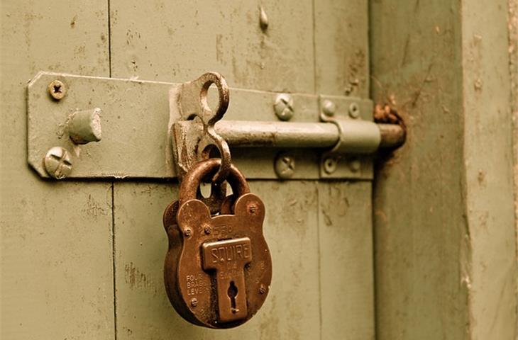 door dead bolt lock